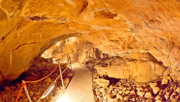 Cueva De Las Guixas